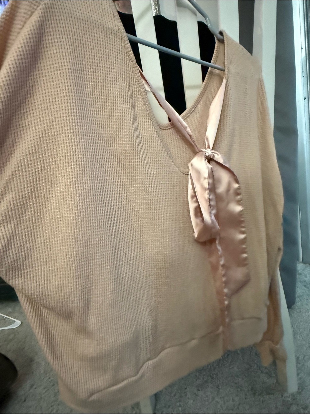 Unknown Brand and Size, fits like Xl Women’s Cream V-Neck Waffle Knit Sweater
